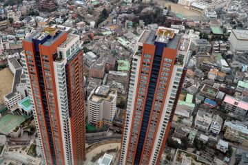 Tokyo Highrise. Image by 640mb on Flickr