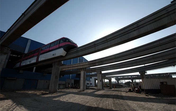 Mumbai Monorail. Photo by dasphoto on Flickr.