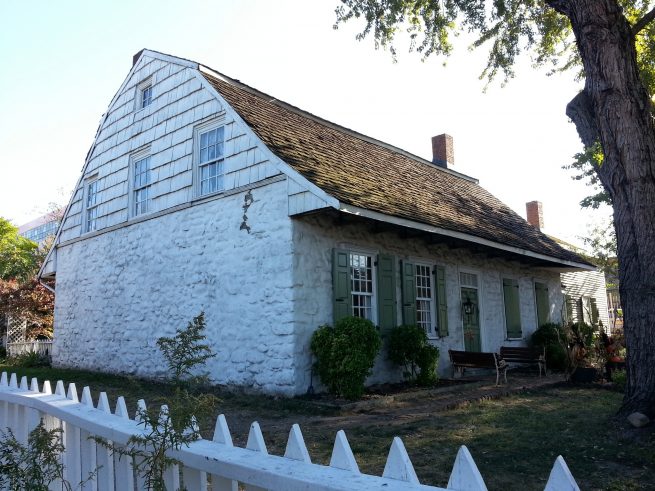 Vander Ende-Onderdonk House. Photo by @imjustwalkin.